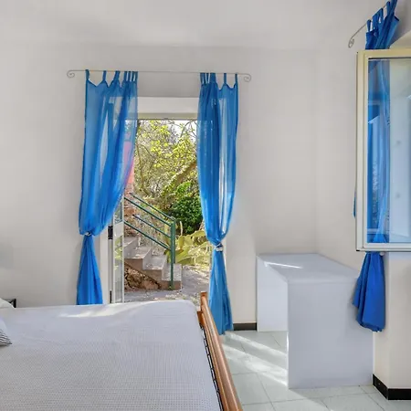 3 Bedroom Beautiful In Рапалло