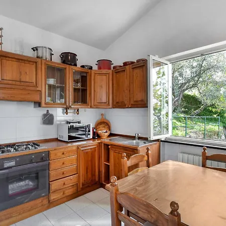 3 Bedroom Gorgeous In Prázdninový dům Rapallo