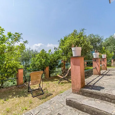 3 Bedroom Beautiful In Будинок відпочинку Рапалло